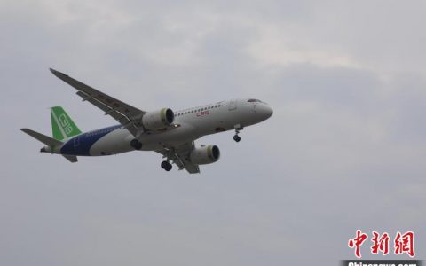 无息外盘配资 中国商飞多款客机参展2023中国航空产业大会 C919大型客机飞行表演