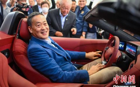 郑州配资网 泰国总理赛塔考察中资控股企业 试乘电动跑车