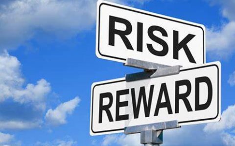 证券配资平台怎样平衡配资交易过程中的风险与收益？