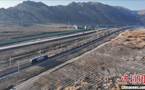免息配资平台 兰新铁路精阿增建二线工程博乐东至阿拉山口区间双线电化开通