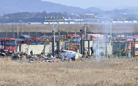 最好股票配资公司 韩国客机碰撞起火事故已致62人死亡