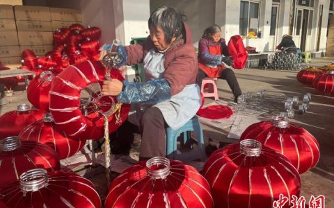期货配资公司 （新春走基层）太行山中小城山西长子：赶制花灯迎新年