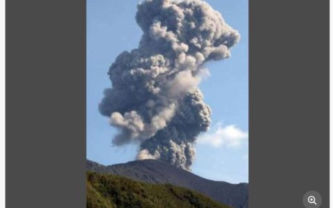 正规股票配资平台 日本御岳火山连续两次喷发 烟柱高达1100米