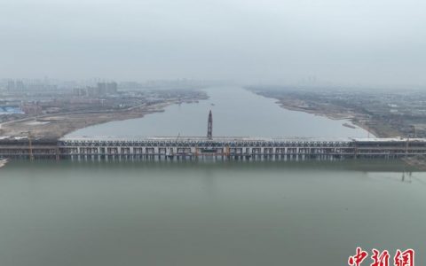 黄金期货配资 昌九高铁南昌扬子洲赣江公铁大桥中支主桥顺利合龙